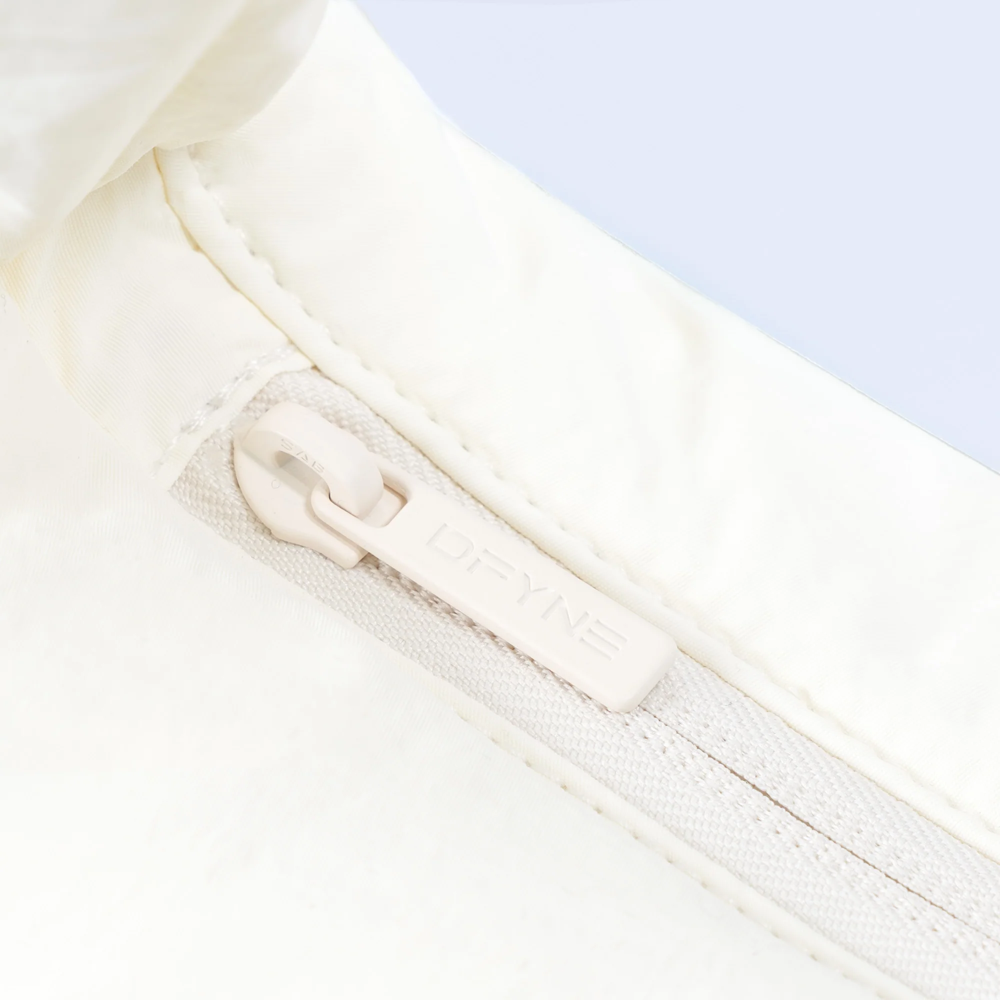 Sav Puffer Bag - Image 4